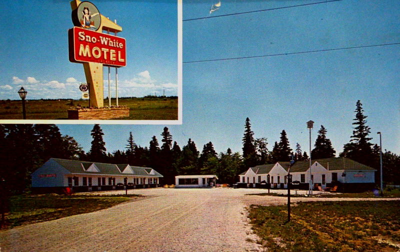 Sno-White Motel - Old Postcard